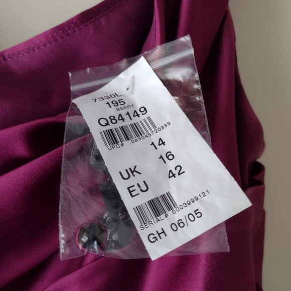 Gown - Picture 6 of 7